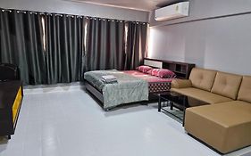 ห้องพักรายวัน เมืองทองธานี เรือนศรีตรัง